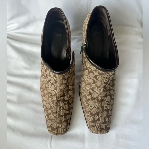 Vintage Coach A3971 Daphne Logo Khaki/Mohagany women's Shoes Size 6